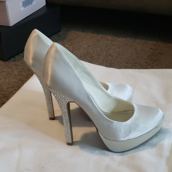 Heels - Picture 2 of 4